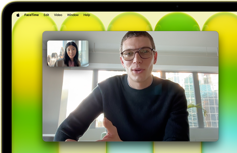 MacBook Neo, Farbe Zitrus, Videoanruf auf dem Display, das Feature Automatische Ausrichtung hält die Person in der Mitte des Bildes